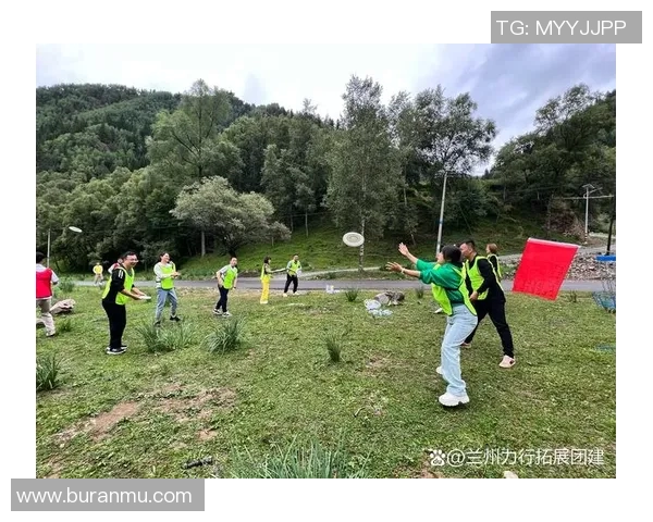 飞盘竞技背后的心理力量:深入解析杭州飞盘队的心理素质与团队精神 飞盘竞技背后的心理力量:深入解析杭州飞盘队的心理素质与团队精神