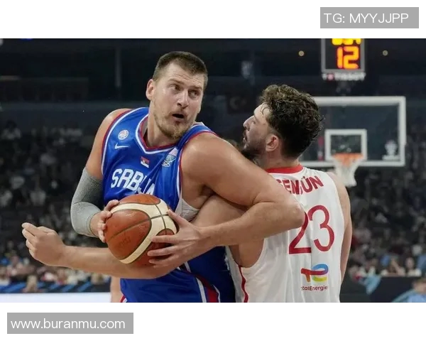 11号足球明星假摔事件引发热议球迷对体育精神的反思与讨论 11号足球明星假摔事件引发热议球迷对体育精神的反思与讨论