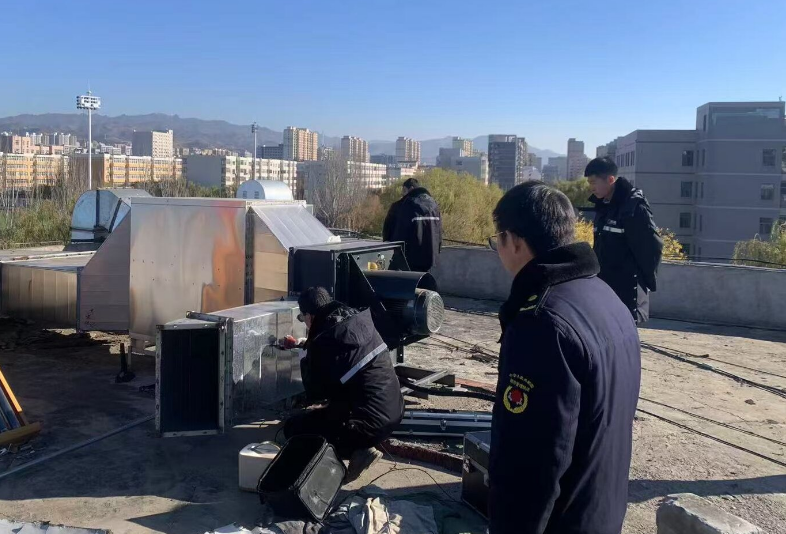 乐鱼leyu官方网站经开区法律局展开餐饮油烟排放抽检事情