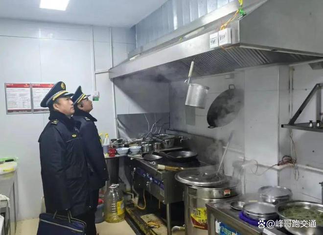 leyu乐鱼淮阳区都会办理局展开节后餐饮油烟专项整治动作