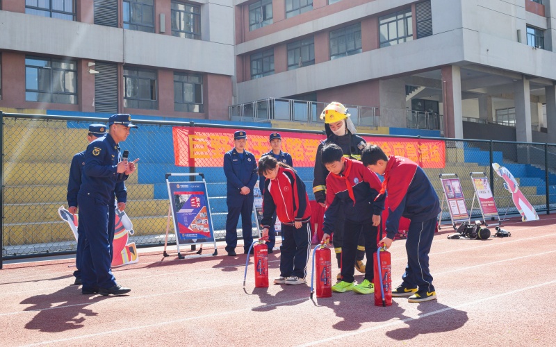 南宫28NG相信品牌力量山东各地普遍展开“天下中小门生宁静教诲日” 消防主题宣扬(图3)