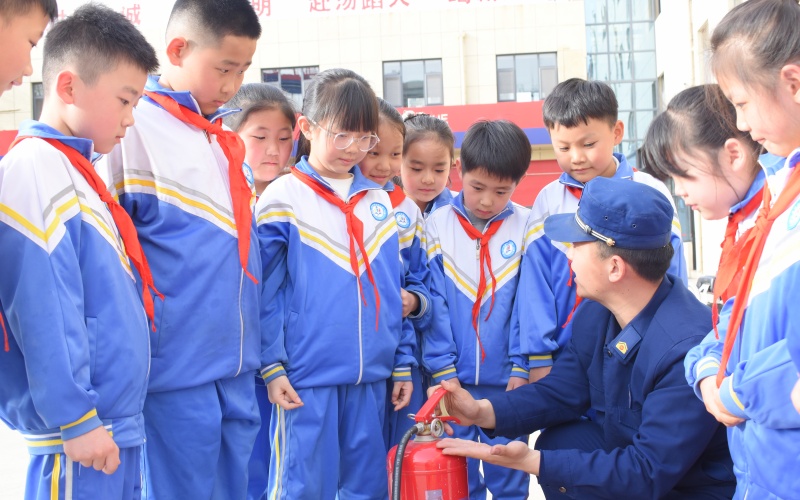 南宫28NG相信品牌力量山东各地普遍展开“天下中小门生宁静教诲日” 消防主题宣扬(图5)