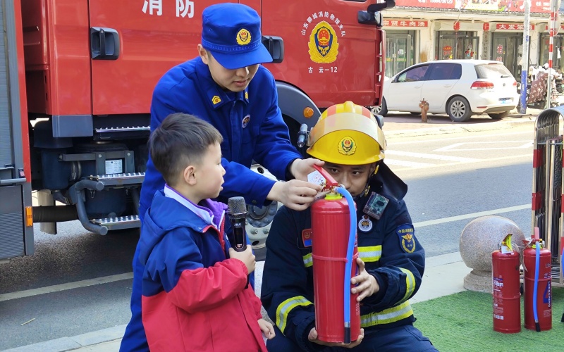 南宫28NG相信品牌力量山东各地普遍展开“天下中小门生宁静教诲日” 消防主题宣扬(图6)